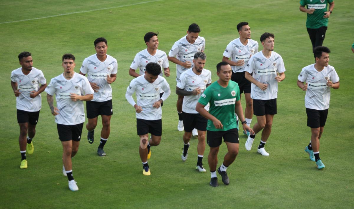 Latihan Timnas Indonesia jelang FIFA Matchday melawan Argentina di Lapangan A Senayan, Kamis (15/06/23). Foto: Herry Ibrahim/INDOSPORT