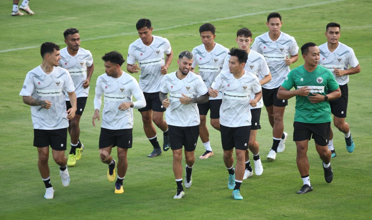 Latihan Timnas Indonesia jelang FIFA Matchday melawan Argentina di Lapangan A Senayan, Kamis (15/06/23). Foto: Herry Ibrahim/INDOSPORT