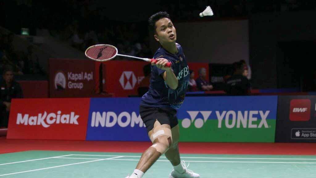 Anthony Sinisuka Ginting sukses bikin Badminton Lovers (BL) heboh usai membagikan detik-detik dirinya berlutut saat melamar kekasihnya, Mitzi Abigail. (Foto: PBSI)