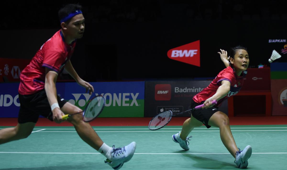 Rinov Rivaldy/Pitha Haningtyas Mentari menjadi wakil Indonesia pertama yang lolos ke babak perempat final Australia Open 2023. Foto: Herry Ibrahim/INDOSPORT - INDOSPORT