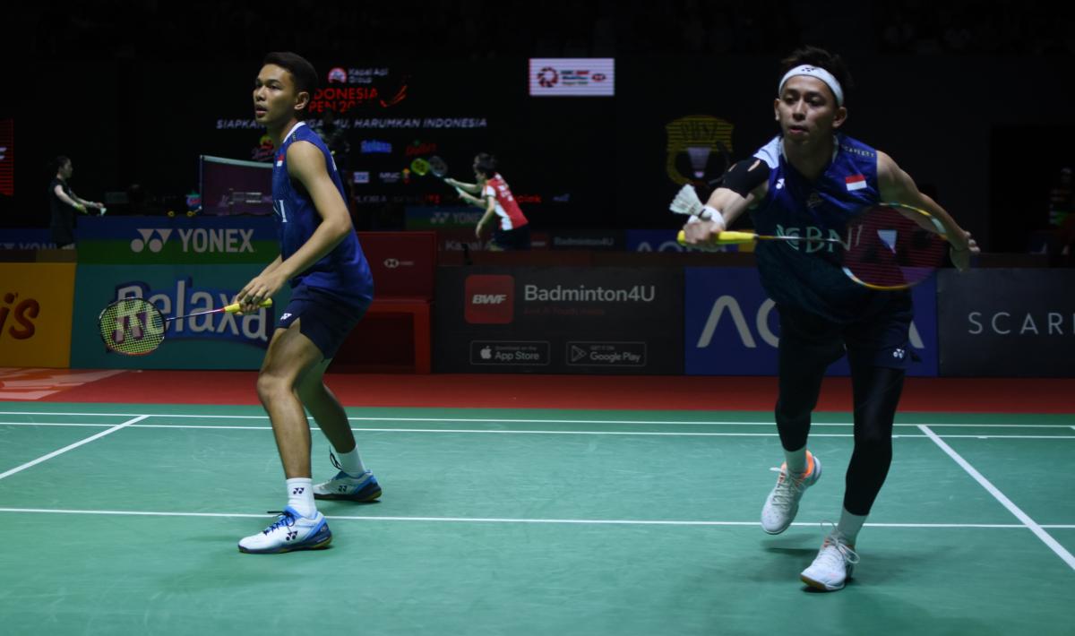 Ganda putra India, Satwiksairaj Rankireddy/Chirag Shetty mengalahkan pasangan Indonesia, Fajar Alfian/Muhammad Rian Ardianto pada babak 16 besar Indonesia Open 2023 di Istora Senayan, Kamis (15/06/23). Foto: Herry Ibrahim/INDOSPORT