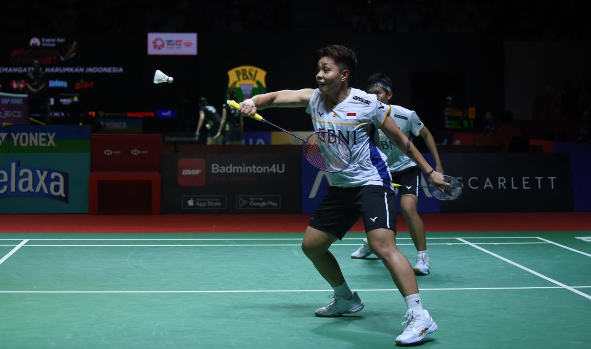 Ganda putri Indonesia, Apriyani Rahayu/Siti Fadia dikalahkan pasangan Jepang, Yuki Fukhusima/Sayaka Hirota pada babak 8besar Indonesia Open 2023 di Istora Senayan, Kamis (15/06/23). Foto: Herry Ibrahim/INDOSPORT