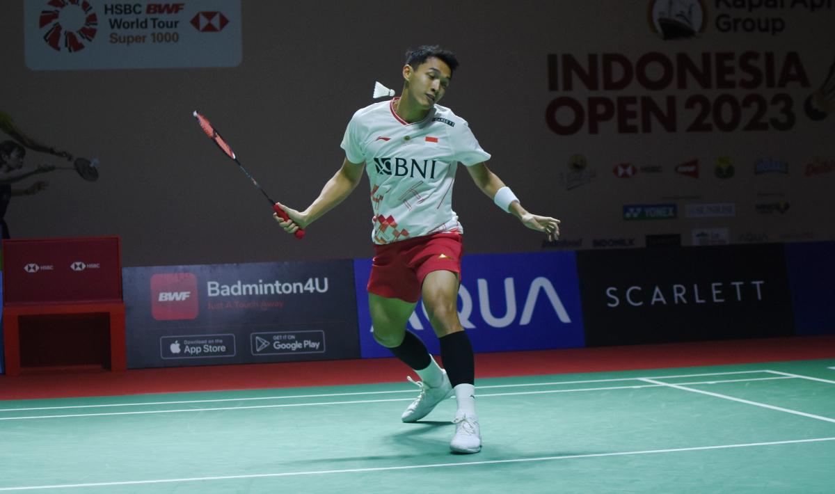 Tunggal putra Indonesia, Anthony Ginting berhasil mengalahkan rekan senegaranya Jonatan Christie pada babak 8 besar Indonesia Open 2023 di Istora Senayan, Kamis (15/06/23). Foto: Herry Ibrahim/INDOSPORT