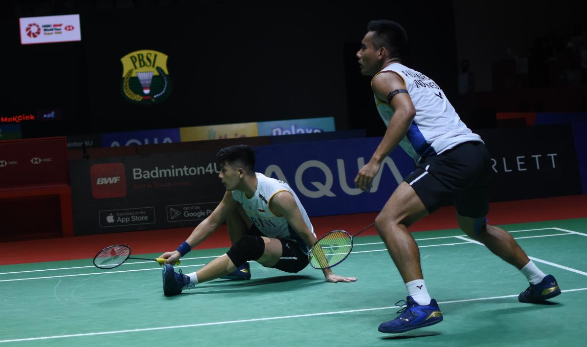 Ganda China, Liang Wei Keng/Wang Chang, disoraki penonton Istora usai pamer moonwalk lawan Pramudya Kusumawardana/Yeremia Yacob Rambitan di Indonesia Open 2023. Foto: Herry Ibrahim/INDOSPORT