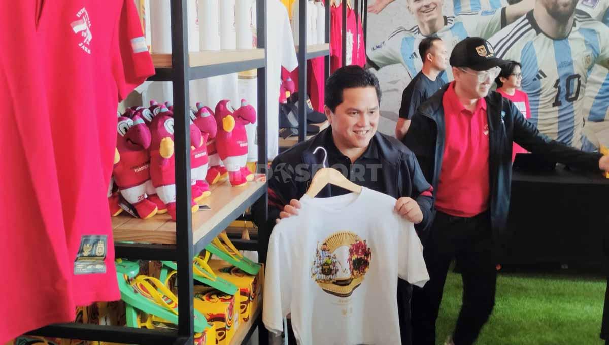 Ketum PSSI Erick Thohir, Mengadakan Kunjungan ke Garuda Store di Kawasan GBK, Jakarta, Sabtu (17/06/23).