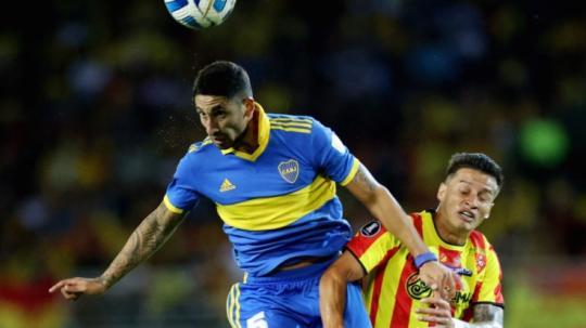 Pemain Boca Juniors, Alan Varela, bisa menjadi Sergio Busquets-nya Liverpool. Foto: REUTERS/Luisa Gonzalez.