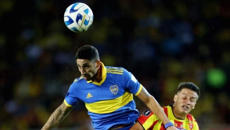 Pemain Boca Juniors, Alan Varela, bisa menjadi Sergio Busquets-nya Liverpool. Foto: REUTERS/Luisa Gonzalez. - INDOSPORT