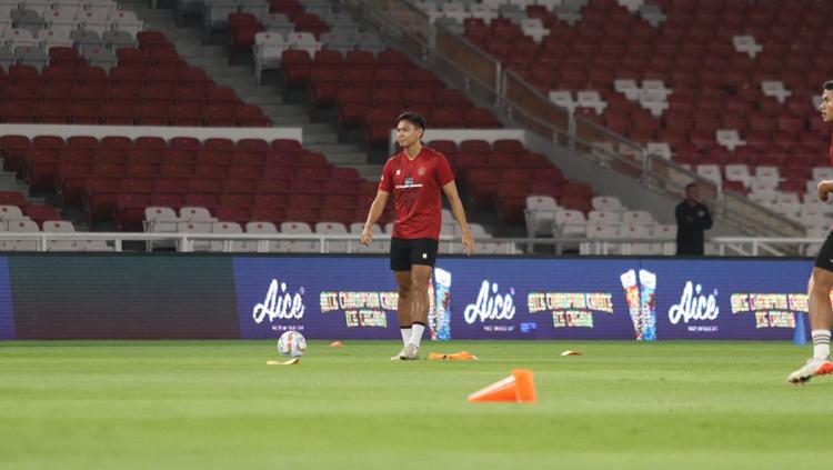 Suasana latihan Timnas Indonesia di Stadion Utama Gelora Bung Karno jelang lawan Argentina Copyright: Herry Ibrahim/INDOSPORT