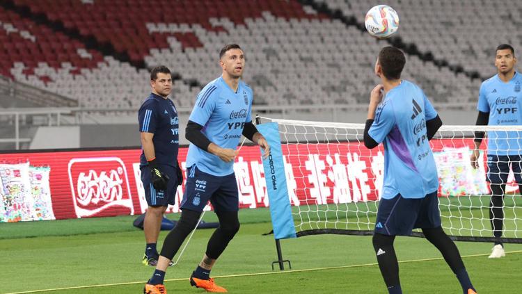 Pemain Argentina melakukan latihan di Stadion GBK untuk persiapan melawan Timnas Indonesia Copyright: Herry Ibrahim/INDOSPORT