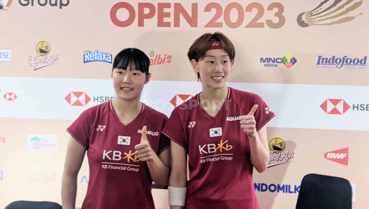 Juara Indonesia Open 2023 Sektor Ganda Putri, Naek Ha Na/Lee So Hee asal Korea. (Foto: Ammara Marthiara/INDOSPORT)