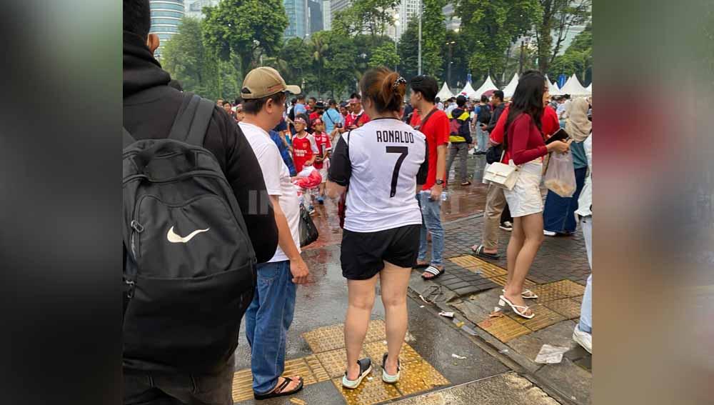 Suasana suporter Timnas Indonesia vs Argentina di Stadion GBK, Senin (19/06/23).