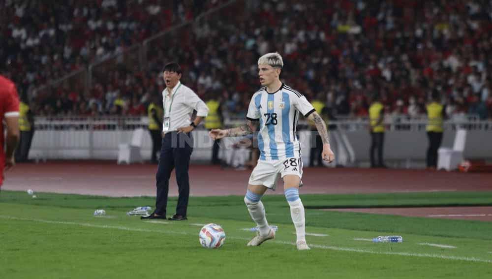 Pemain Argentina, Alejandro Garnacho saat melawan Timnas Indonesia di Stadion Gelora Bung Karno (GBK), Senin (19/06/23). (Foto: Herry Ibrahim/INDOSPORT)