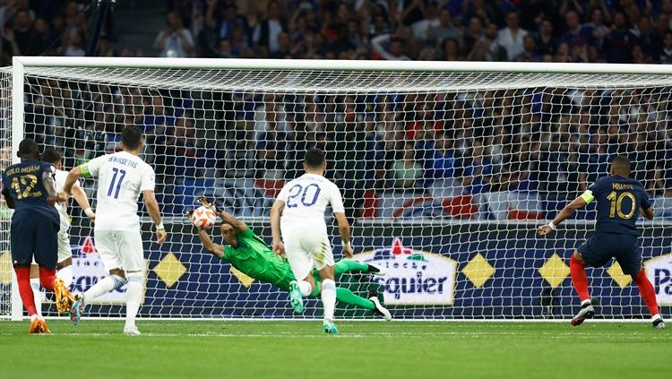 Odysseas Vlachodimos, kiper yang bisa jadi deputi Andre Onana. Foto: REUTERS/Gonzalo Fuentes.