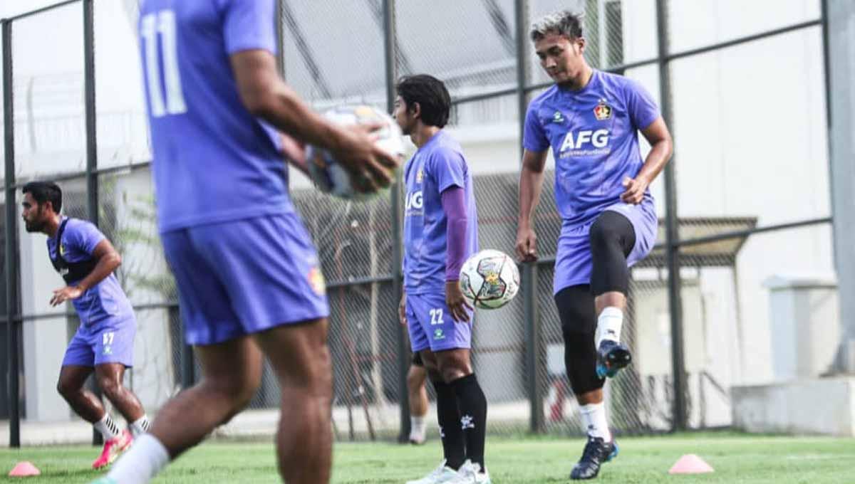 Persik Kediri akhirnya melakukan launching atau sesi perkenalan skuat kepada publik, bersamaan dengan uji coba pramusim melawan PSM Makassar jelang Liga 1 2023/2024.