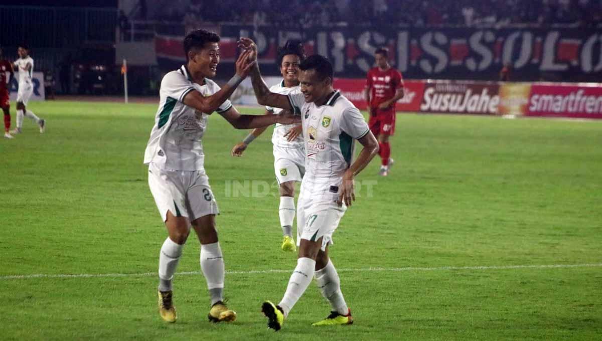 Pertandingan Persis Solo melawan Persebaya Surabaya. (Foto: Nofik Lukman Hakim/INDOSPORT)