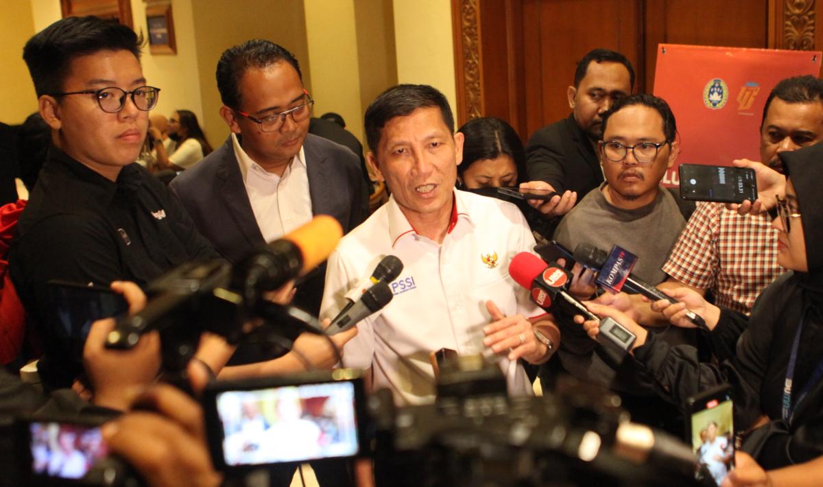 Direktur Utama PT LIB, Ferry Paulus di acara Owner Meeting Klub Liga 2 di Hotel Sultan, Selasa (27/06/23).