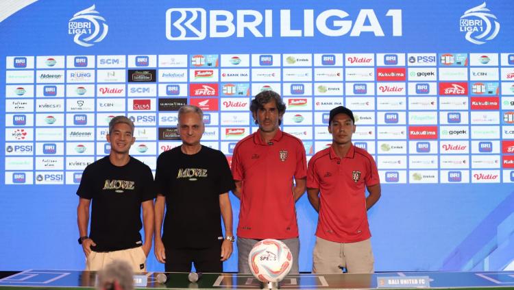 Ki-ka: Kim Kurniawan, pelatih Marian Mihail, pelatih Teco, Novri Setiawan pada Jumpa pers H-1 jelang laga pembuka Liga 2023/2024 antara Bali United vs PSS Sleman di stadion I Wayan Dipta, Jumat (30/07/23).