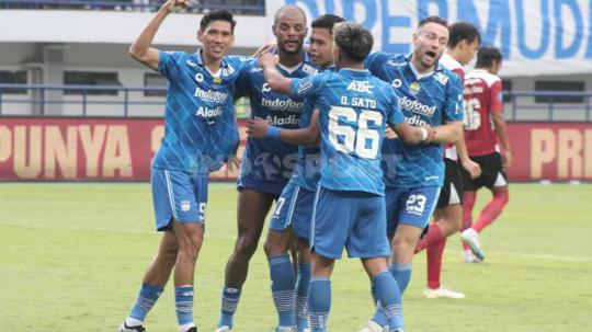 Selebrasi gol David da Silva ke gawang Madura United pada laga pekan pertama Liga 1 2023-2024 di Stadion GBLA, Kota Bandung, Minggu (2/7/23).