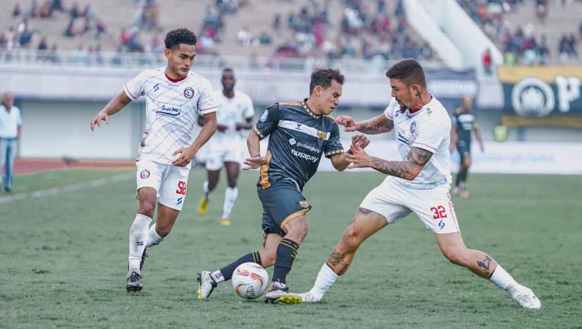 Pemain Dewa United, Egy Maulana Vikri saat menghadapi Arema FC pada pekan pertama Liga 1 2023-2024 di Stadion Indomilk Arena (Tangerang), Minggu (2/7/23). (Foto: MO Dewa United)