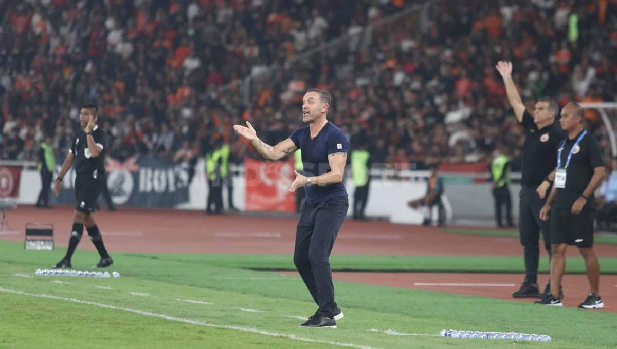 Pelatih Persija Jakarta, Thomas Doll pada laga Liga 1 di Stadion Utama Gelora Bung Karno, Jakarta, Senin (03/07/23). (Foto: Herry Ibrahim/INDOSPORT)