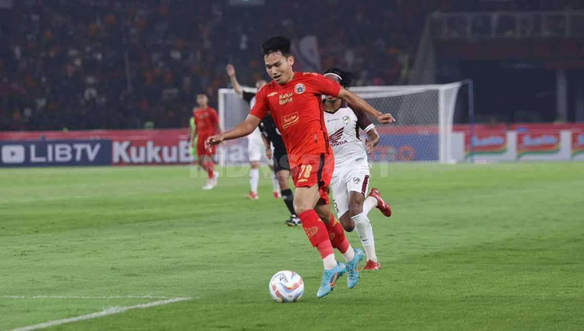 Pemain Persija Jakarta, Witan Sulaeman di laga melawan PSM Makassar pada pekan pertama Liga 1 2023-2024 di Stadion Utama Gelora Bung Karno, Jakarta, Minggu (03/07/23). (Foto: Herry Ibrahim/INDOSPORT)