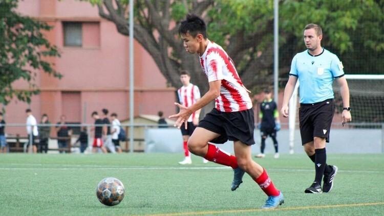 Ocean Erwin Lim, talenta muda Indonesia saat bermain di FC Cardedeu, Spanyol (Foto: FC Cardedeu) - INDOSPORT