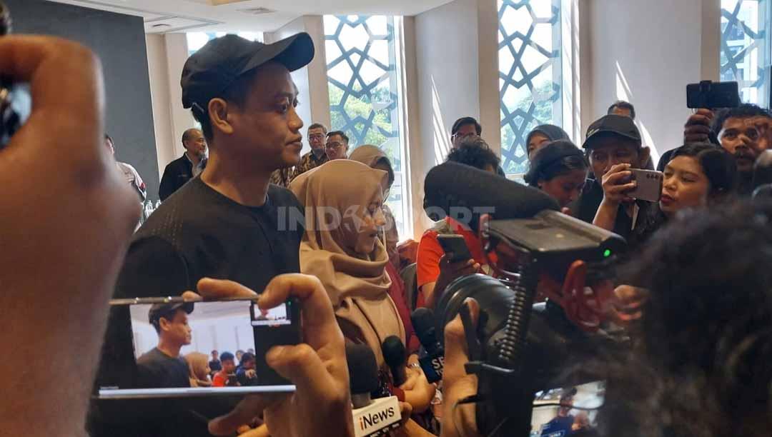 Pemberian bantuan dari PSSI untuk mantan kiper Timnas Indonesia, Kurnia Meiga.