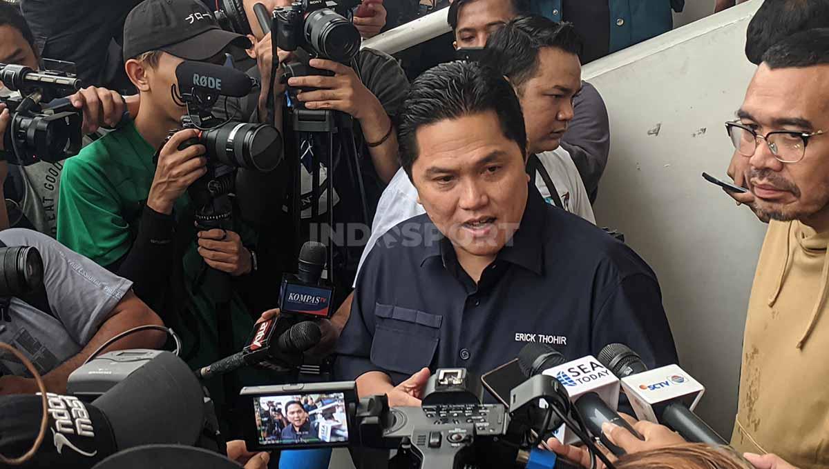 Ketum PSSI, Erick Thohir, Saat Menghadiri Agenda Seleksi dan Latihan Tim Garuda Select di Stadion Madya, GBK, Senayan, Jakarta, hari ini, Kamis (06/07/23).