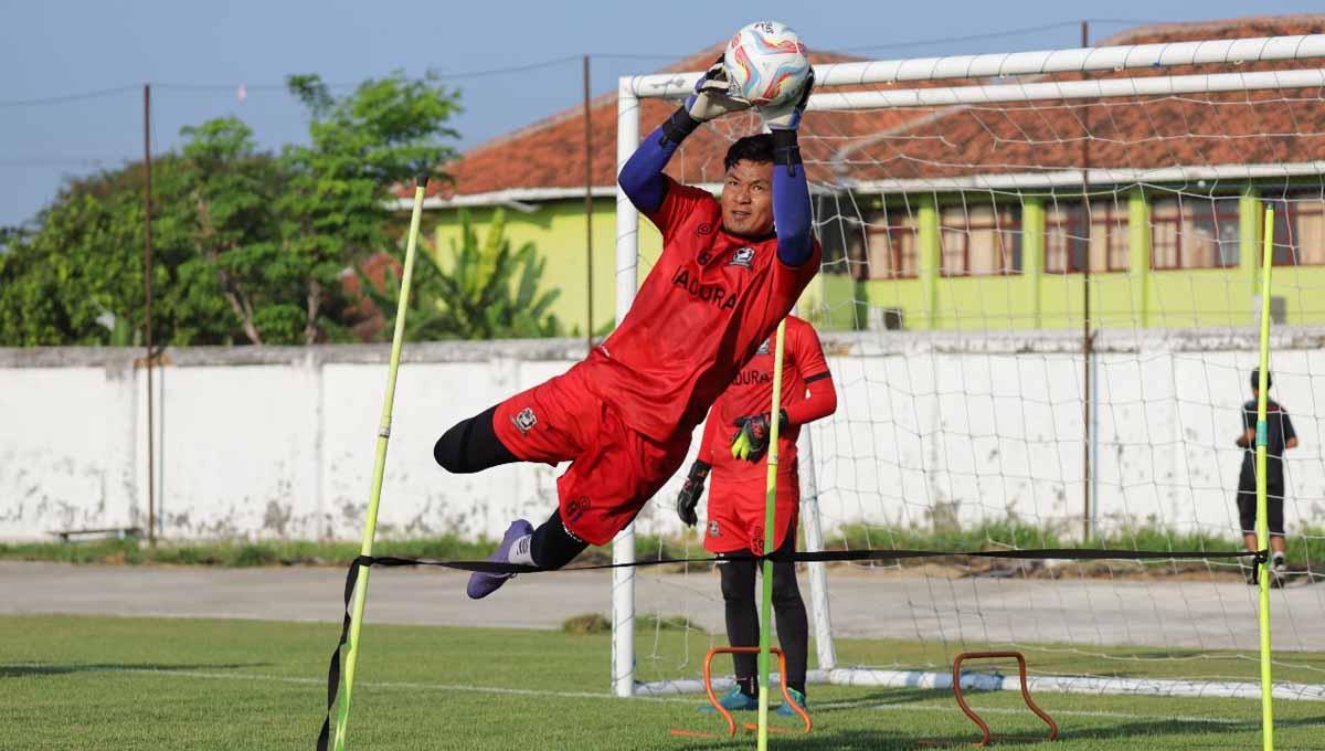 Wawan Hendrawan lengkapi kiper Madura United. (Foto: MO Madura United)
