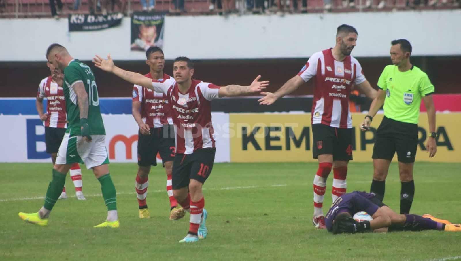 Pertandingan antara PSS Sleman melawan Persis Solo di laga Liga 1 di Stadion Maguwoharjo (Yogyakarta), Jumat (07/07/23). (Foto: Nofik Lukman Hakim)