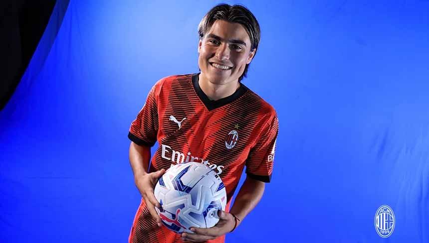 Luka Romero saat resmi bergabung dengan AC Milan. (Foto: acmilan)