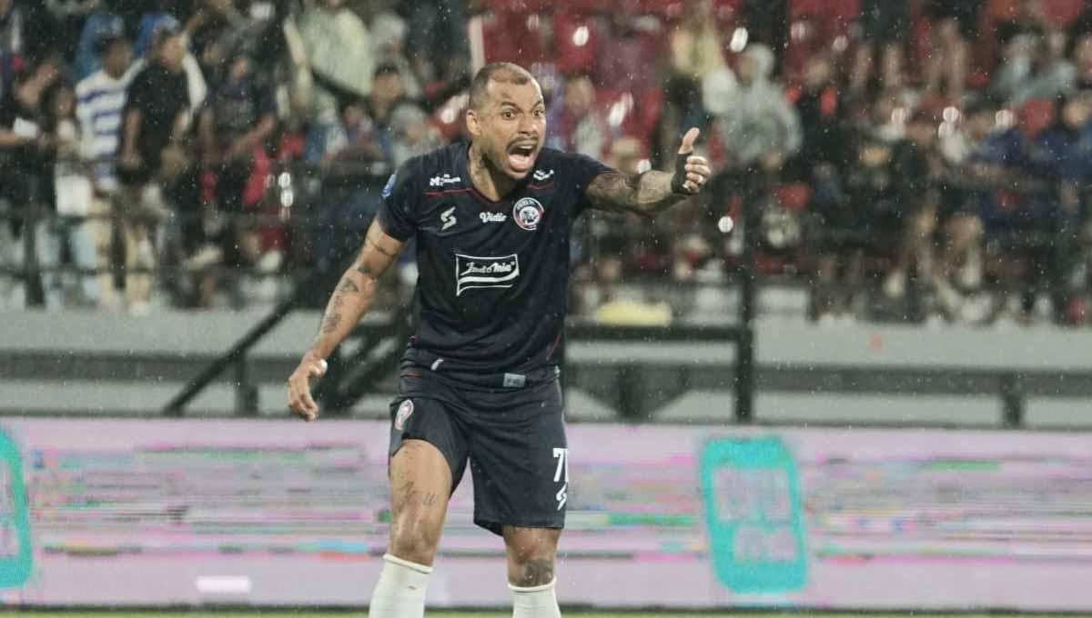 Striker Arema FC, Gustavo Almeida terpilih sebagai pemain terbaik Liga 1 2023/24 bulan Juli versi Asosiasi Pesepakbola Profesional Indonesia (APPI).