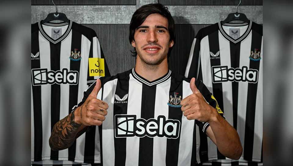 Selusin pemain Liga Italia rupanya juga terlibat dalam skandal judi taruhan, menyusul mantan pemain AC Milan yang kini bermain di klub Inggris Newcastle United, (Foto: Instagram@nufc)