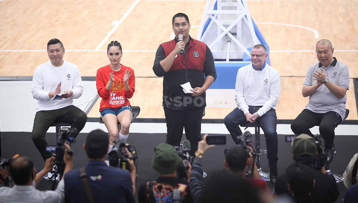 Menpora Dito Ariotedjo saat memberi kata sambutan pada acara Hitung Mundur 50 Hari Menuju FIBA World Cup 2023 di Indonesia Arena, Selasa (11/07/23).