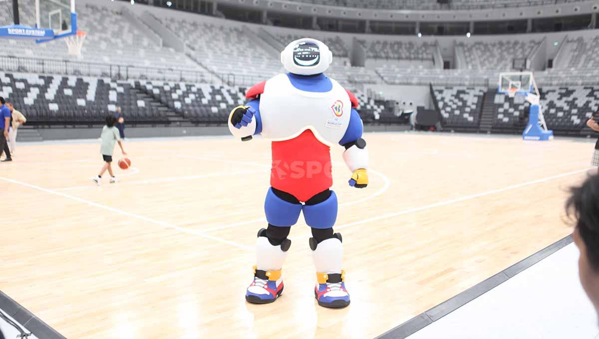 Maskot resmi perhelatan FIBA World Cup 2023 saat diperkenalkan di Indonesia Arena, Selasa (11/07/23).