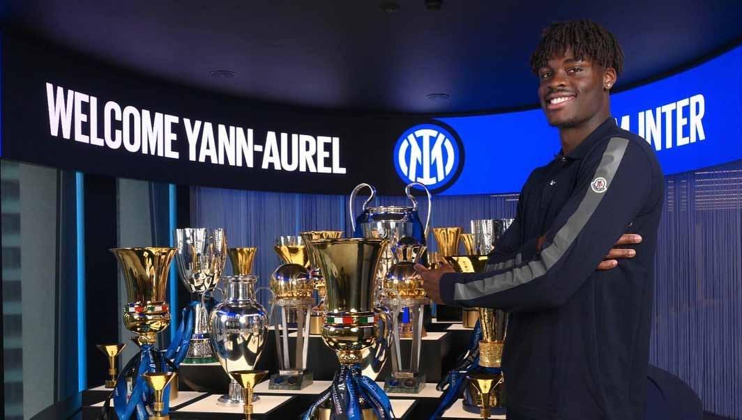 Yann Aurel Bisseck, resmi diperkenalkan Inter Milan. (Foto: Instagram@inter) - INDOSPORT