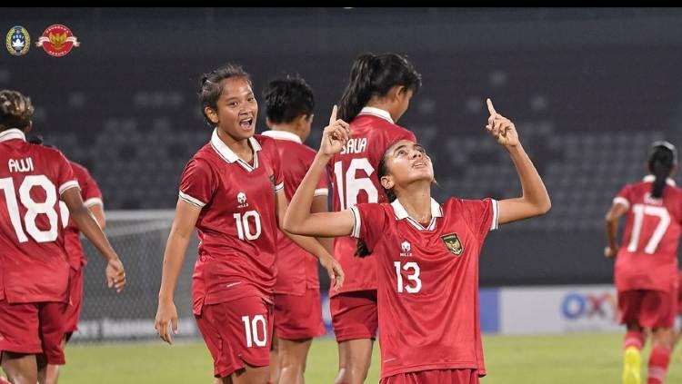 Selebrasi gol Claudia Scheunemann di laga Timnas Indonesia Putri U-19 vs Thailand pada laga Piala AFF U-19, Kamis (13/07/23).