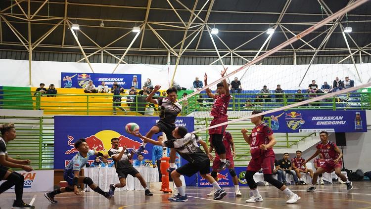 Turnamen bola voli se-Jawa Barat, Kratingdaeng Volleyball Gubernur Cup 2023 sudah memasuki seri kedua di regional Bandung mulai 15-16 Juli 2023. - INDOSPORT