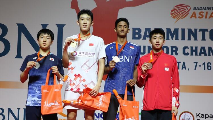 Podium tunggal putra Kejuaraan Asia Junior 2023 (Yudai Akimoto, Hu Zhe An, Alwi Farhan, dan Wang Zi Jun) - INDOSPORT