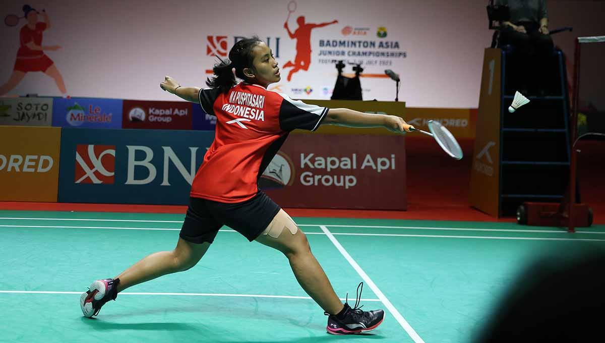 Aksi Mutiara Ayu Puspitasari di final tunggal putri Badminton Asia Junior Championships (AJC) 2023 di Among Rogo Sports Hall, Yogyakarta, Minggu (16/07/23). (Foto: PBSI)