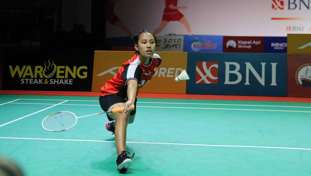 Aksi Mutiara Ayu Puspitasari di final tunggal putri Badminton Asia Junior Championships (AJC) 2023 di Among Rogo Sports Hall, Yogyakarta, Minggu (16/07/23). (Foto: PBSI)