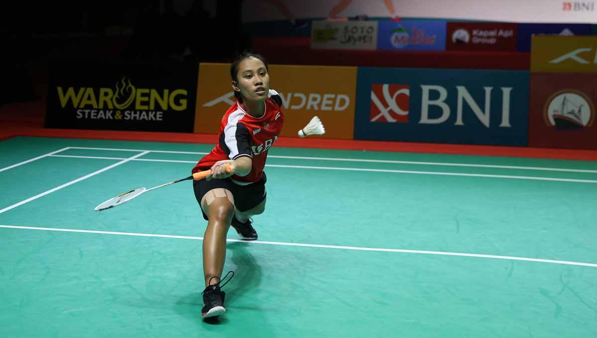 Aksi Mutiara Ayu Puspitasari di final tunggal putri Badminton Asia Junior Championships (AJC) 2023 di Among Rogo Sports Hall, Yogyakarta, Minggu (16/07/23). (Foto: PBSI)