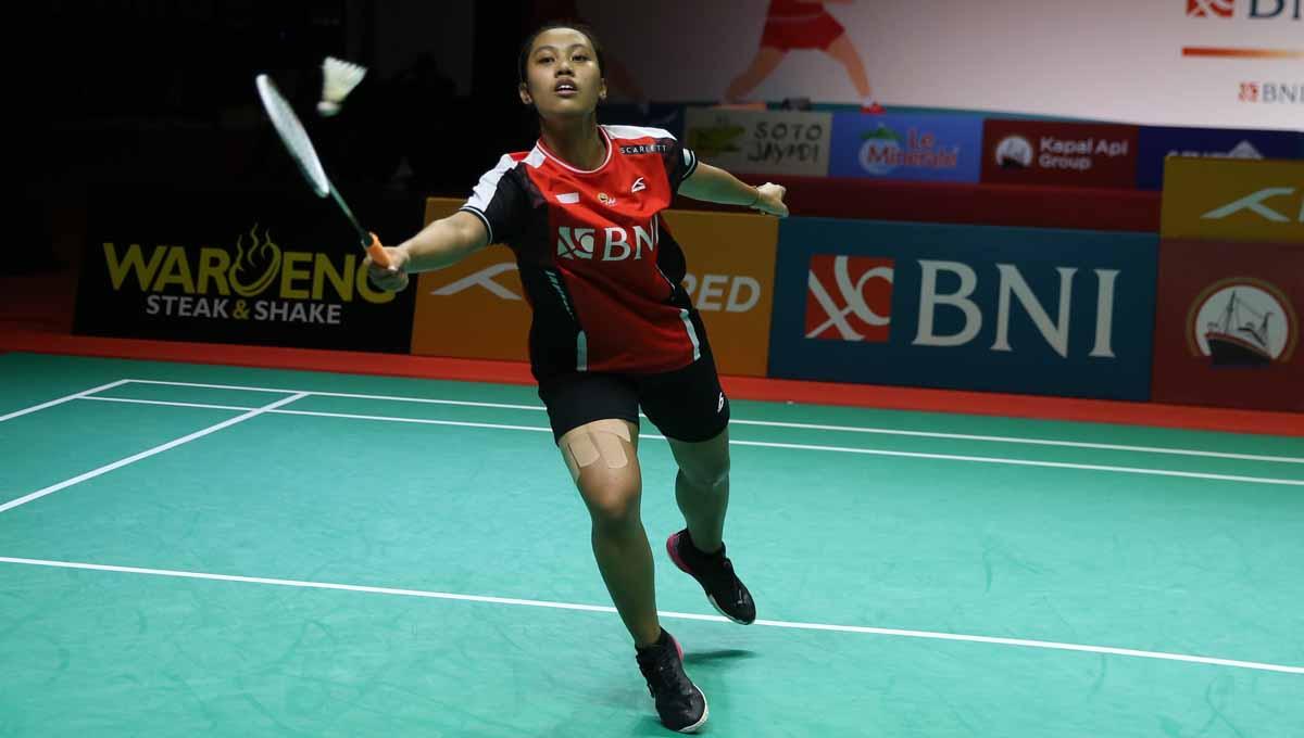 Aksi Mutiara Ayu Puspitasari di final tunggal putri Badminton Asia Junior Championships (AJC) 2023 di Among Rogo Sports Hall, Yogyakarta, Minggu (16/07/23). (Foto: PBSI)