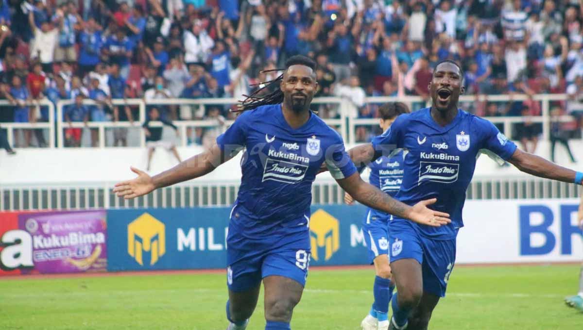 Selebrasi pemain PSIS Semarang, Carlos Fortes di Liga 1 2023/24.