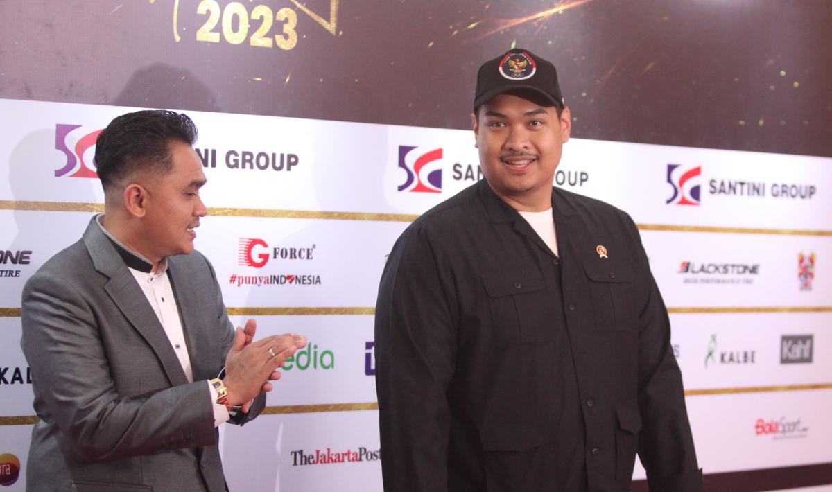 Valentino Simanjuntak saat menyambut kedatangan Menpora Dito Ariotedjo di red carpet pada penghargaan Santini Jebreeet Media Awards 2023 di JS Luwansa Hotel, Rabu (19/07/23).