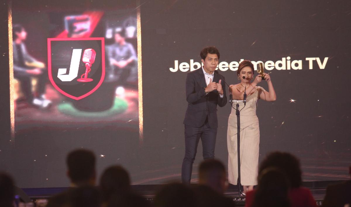 Jebreeetmedia TV terpilih sebagai kanal olahraga digital terfavorit pada penghargaan Santini Jebreeet Media Awards 2023 di JS Luwansa Hotel, Rabu (19/07/23). - INDOSPORT