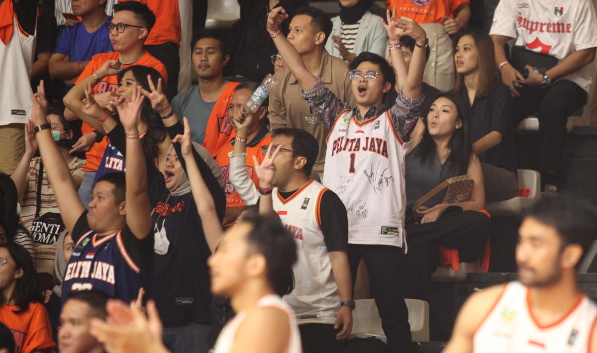 Pelita Jaya takluk dari Prawira Bandung 65-74 pada game 1 babak final IBL 2023 di Hall A Basket GBK, Kamis (20/07/23).