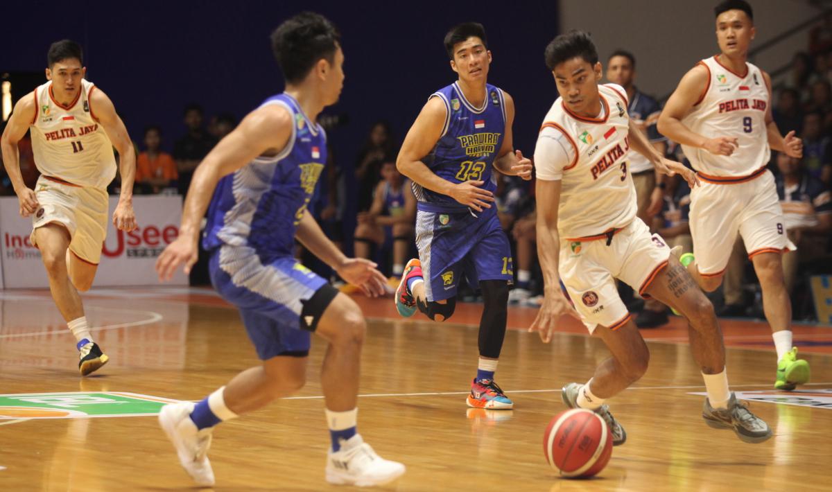 Pelita Jaya takluk dari Prawira Bandung 65-74 pada game 1 babak final IBL 2023 di Hall A Basket GBK, Kamis (20/07/23).