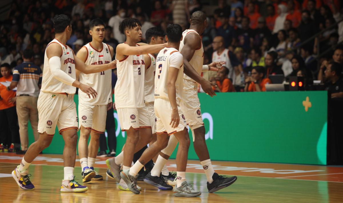 Pelita Jaya takluk dari Prawira Bandung 65-74 pada game 1 babak final IBL 2023 di Hall A Basket GBK, Kamis (20/07/23).