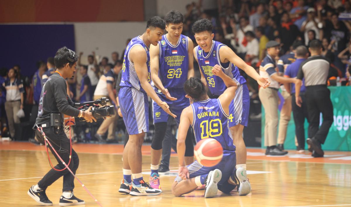 Pelita Jaya takluk dari Prawira Bandung 65-74 pada game 1 babak final IBL 2023 di Hall A Basket GBK, Kamis (20/07/23).